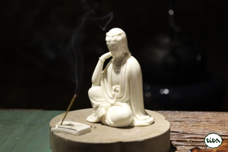 Hương (nhang) được sử dụng nhiều trong các nghi lễ tôn giáo